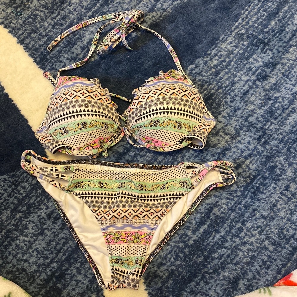 VICTORIA SECRET SWIMSUIT TOP:32B BOTTOMS:S